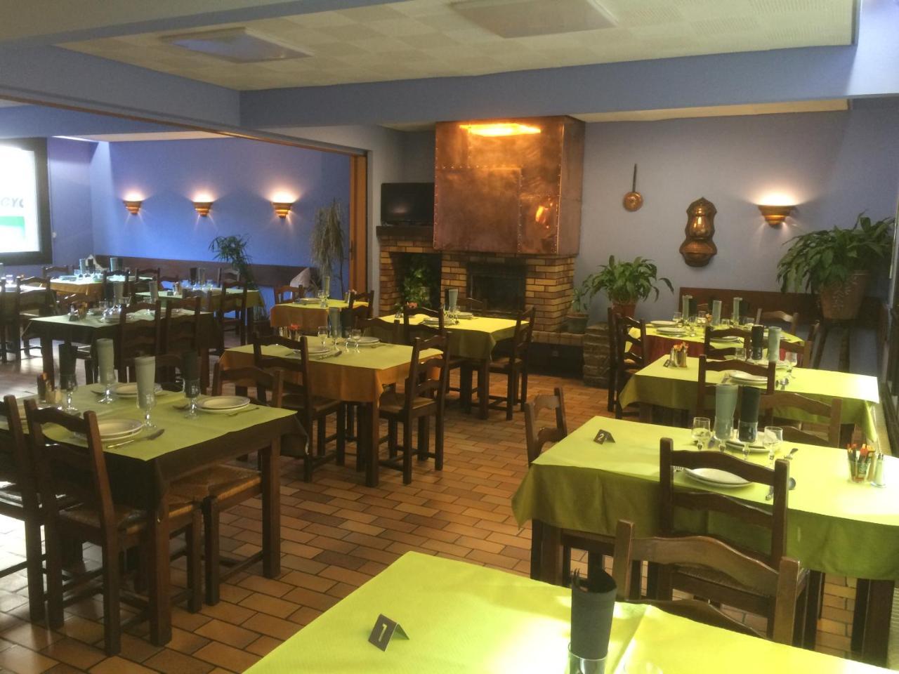 Hotel Restaurant L'Agapanthe Pont-de-Salars Buitenkant foto