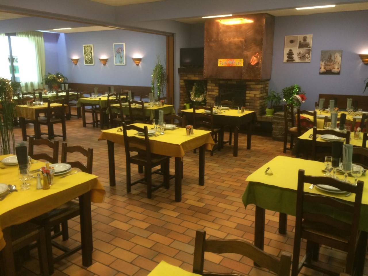 Hotel Restaurant L'Agapanthe Pont-de-Salars Buitenkant foto